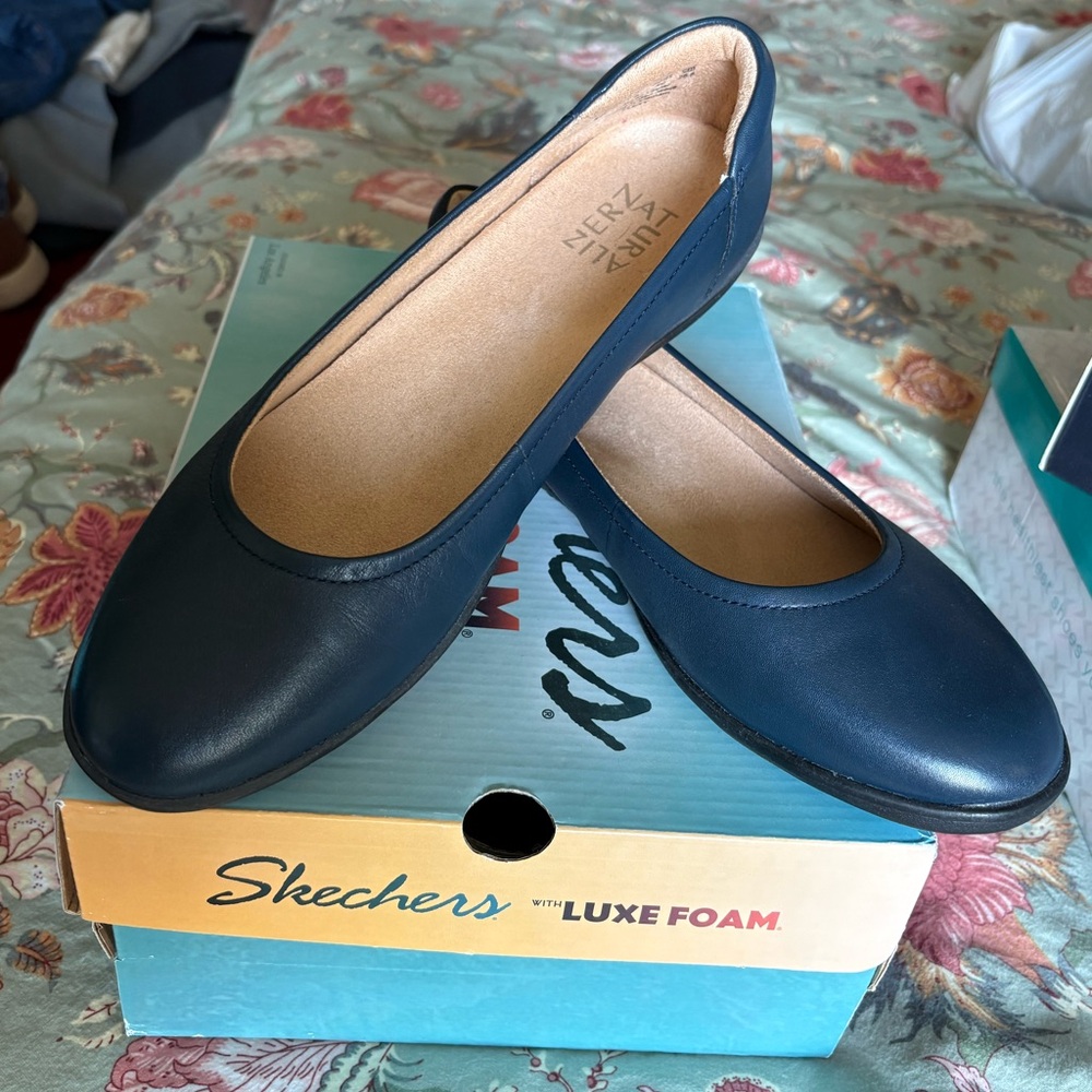 Naturalizer Women's Dark Blue Flats